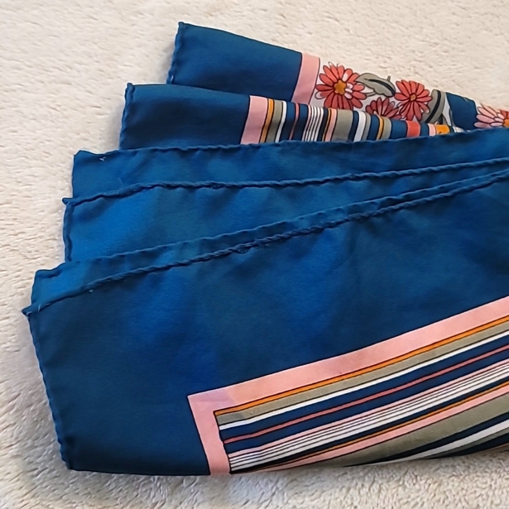 Beautiful Scarf - Picture 6 of 7